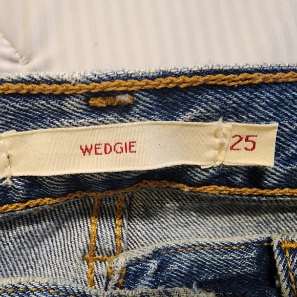 Levi's Wedgie Fit Icon Jeans Medium Wash These Dreams US 25 - Picture 8 of 16
